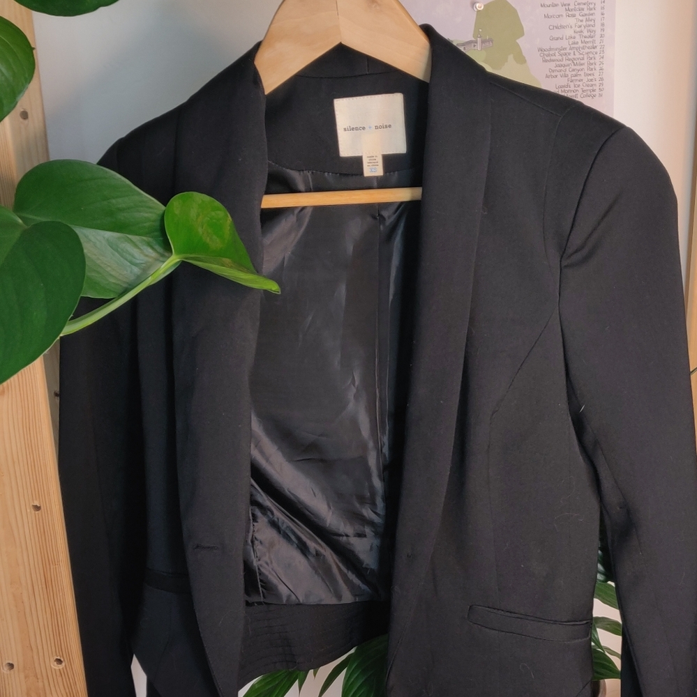 Silence + Noise Black Blazer Stunning